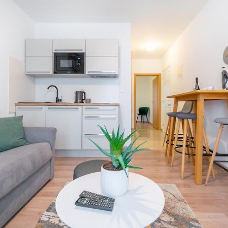 Apartmani Eterovic Baška Voda Eksteriør bilde